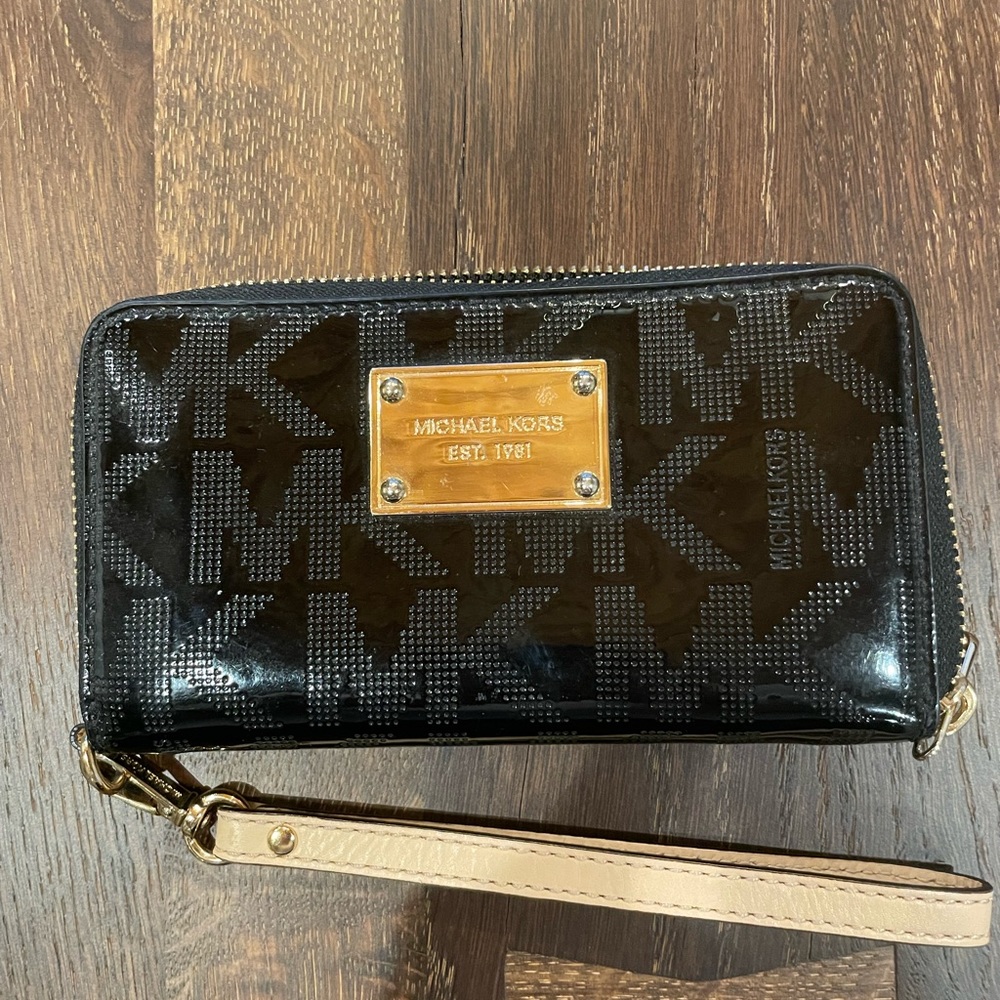 Michael Kors wristlet wallet